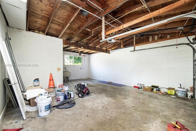 Building Photo - 11301 SW 91 Ave