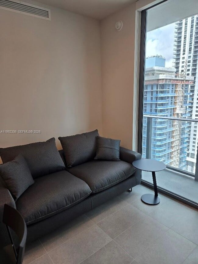 Building Photo - 121 NE 5th St