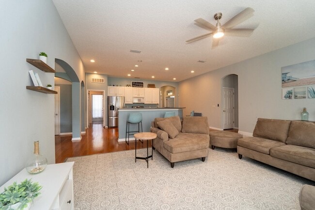 Building Photo - 109 Bilbao Dr