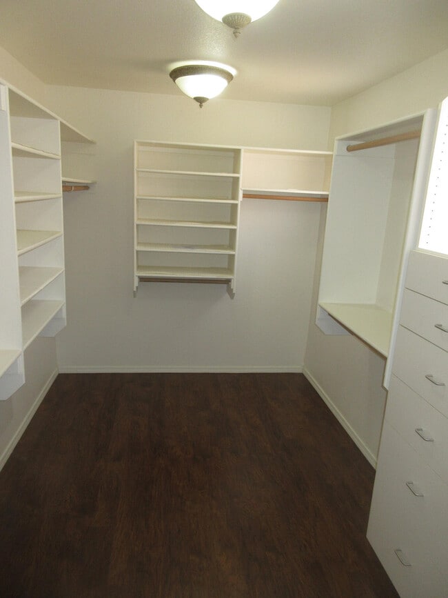 Building Photo - 7320 Desert Eagle Rd NE