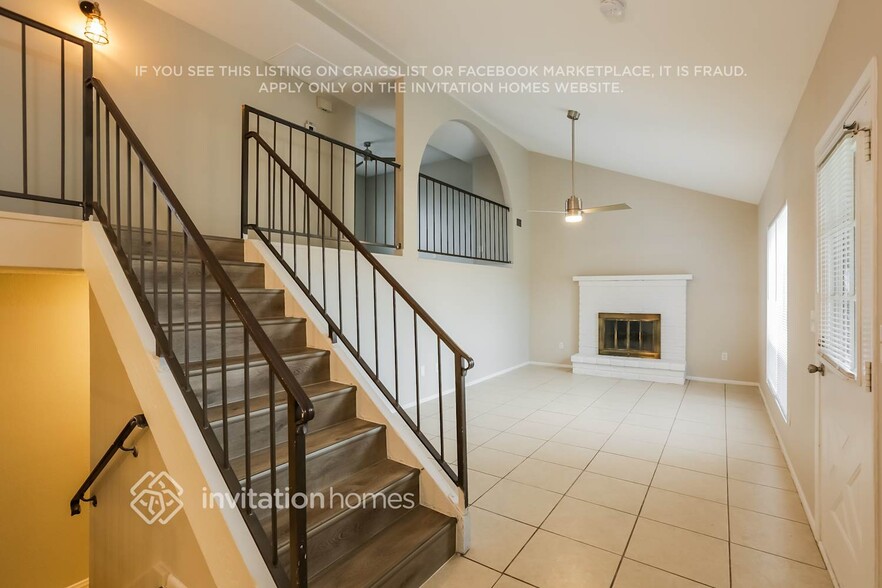 Building Photo - 1712 W Bentrup Ct