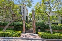 Building Photo - 8724 Shoreham Dr