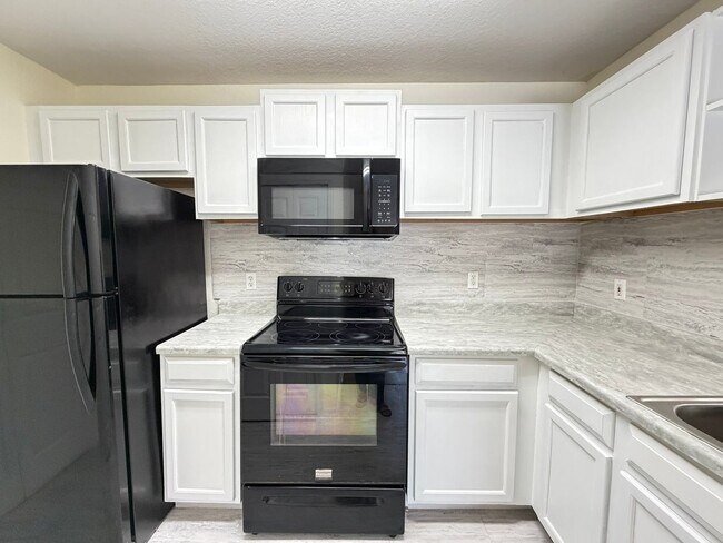 Building Photo - Condo for rent on SANDLAKE PRIVATE RESIDENCES