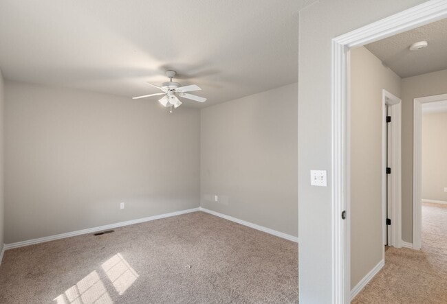 Building Photo - Siloam TownHome