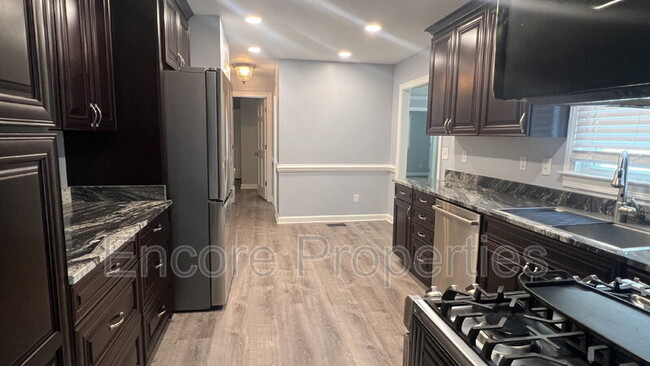 Building Photo - 8112 Stillbreeze Dr