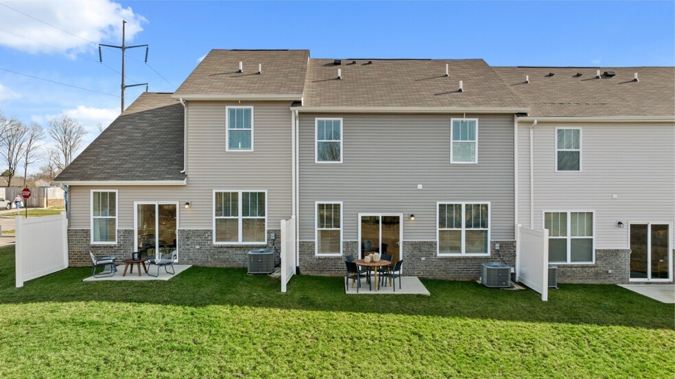 Building Photo - 572 Trinity Way