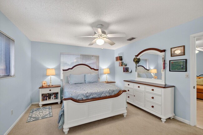 Building Photo - 15 Farnworth Dr