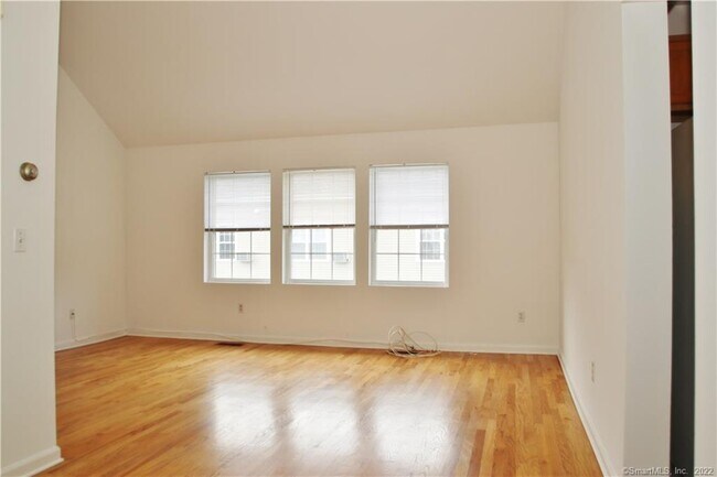 Building Photo - 673 Hope St