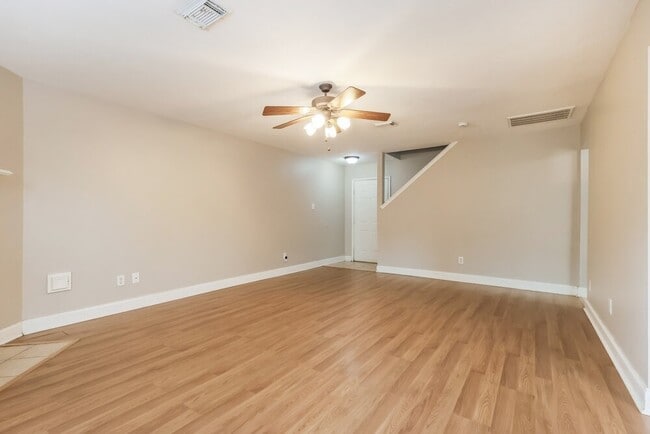 Building Photo - 19530 Sandy Bank Dr