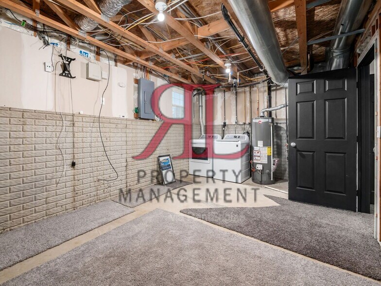 Building Photo - 6071 Phar Lap Dr