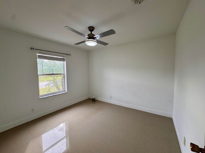 Building Photo - 1132 Hatteras Cir