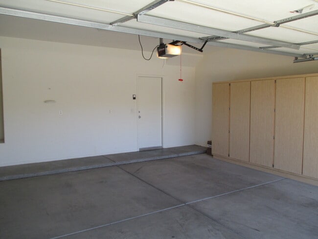 Building Photo - Beautiful Gilbert Home w/2 Master Bedrooms...