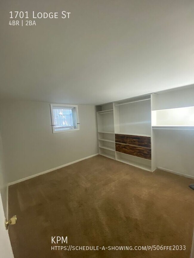 Building Photo - 1701 Lodge St