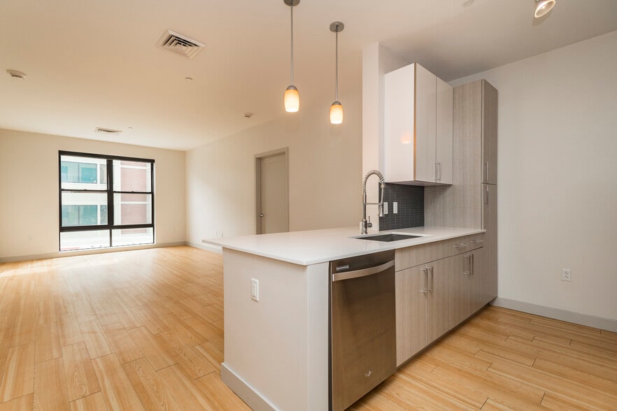 Building Photo - 320 D St