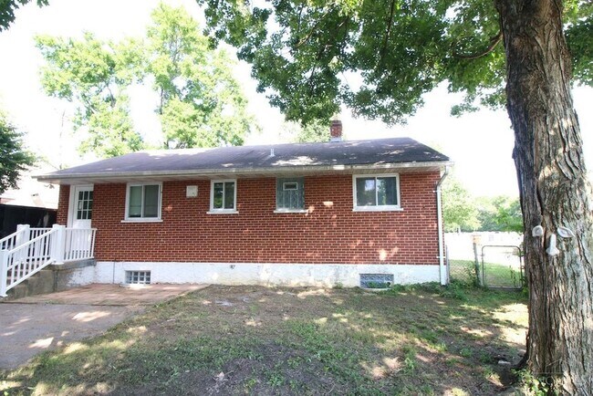 Building Photo - 11 Cemetery Rd
