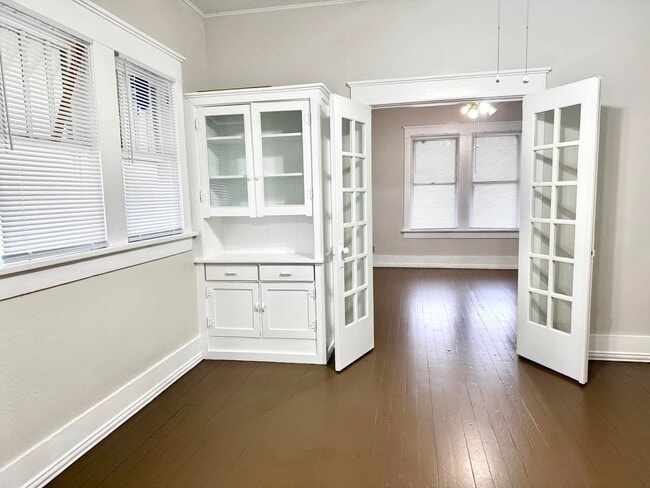 Building Photo - 1501 N Washington St