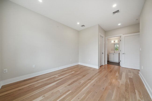 Building Photo - 8 Husted Ln