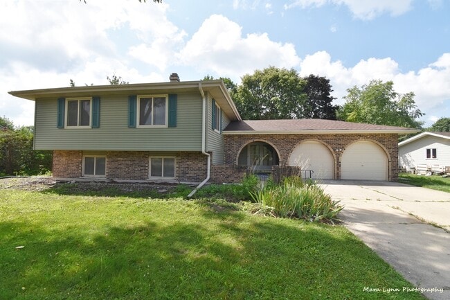 Primary Photo - 106 W Kendall Dr