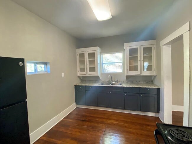 Building Photo - Highland Park adorable 2bd/1ba home AVAILABLE NOW!