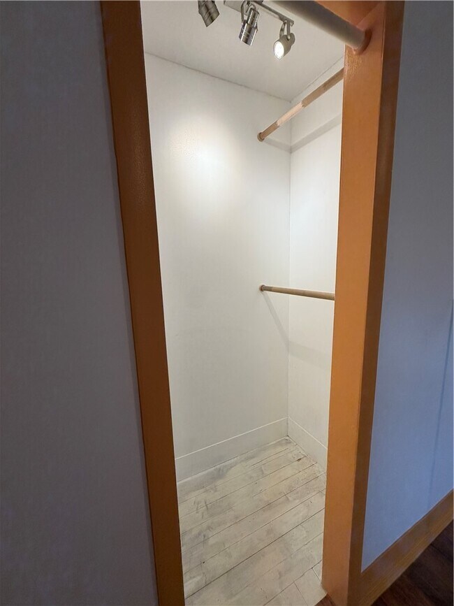 Building Photo - 2255 E Huntsville Rd