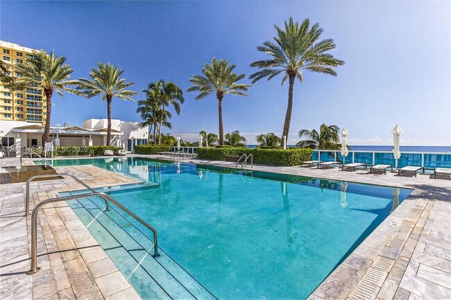 Building Photo - 2711 S Ocean Dr