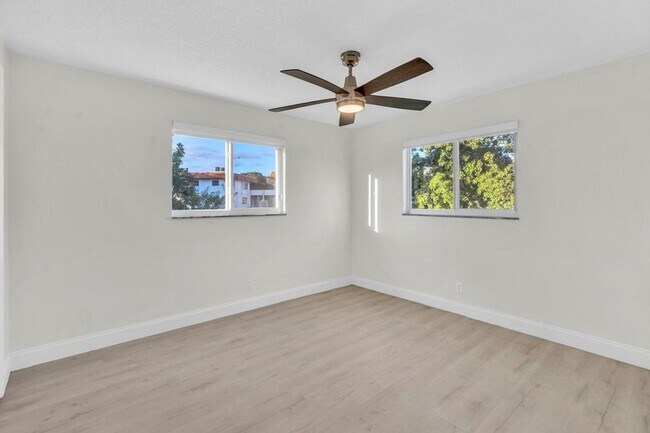 Building Photo - 290 NW 65th Ave