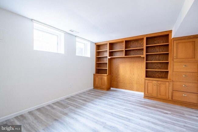 Building Photo - 129 Catharine St
