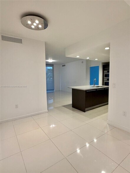Building Photo - 7661 NW 107th Ave