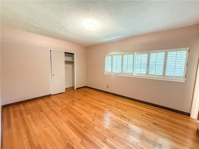 Building Photo - 2772 N Grafhill Dr