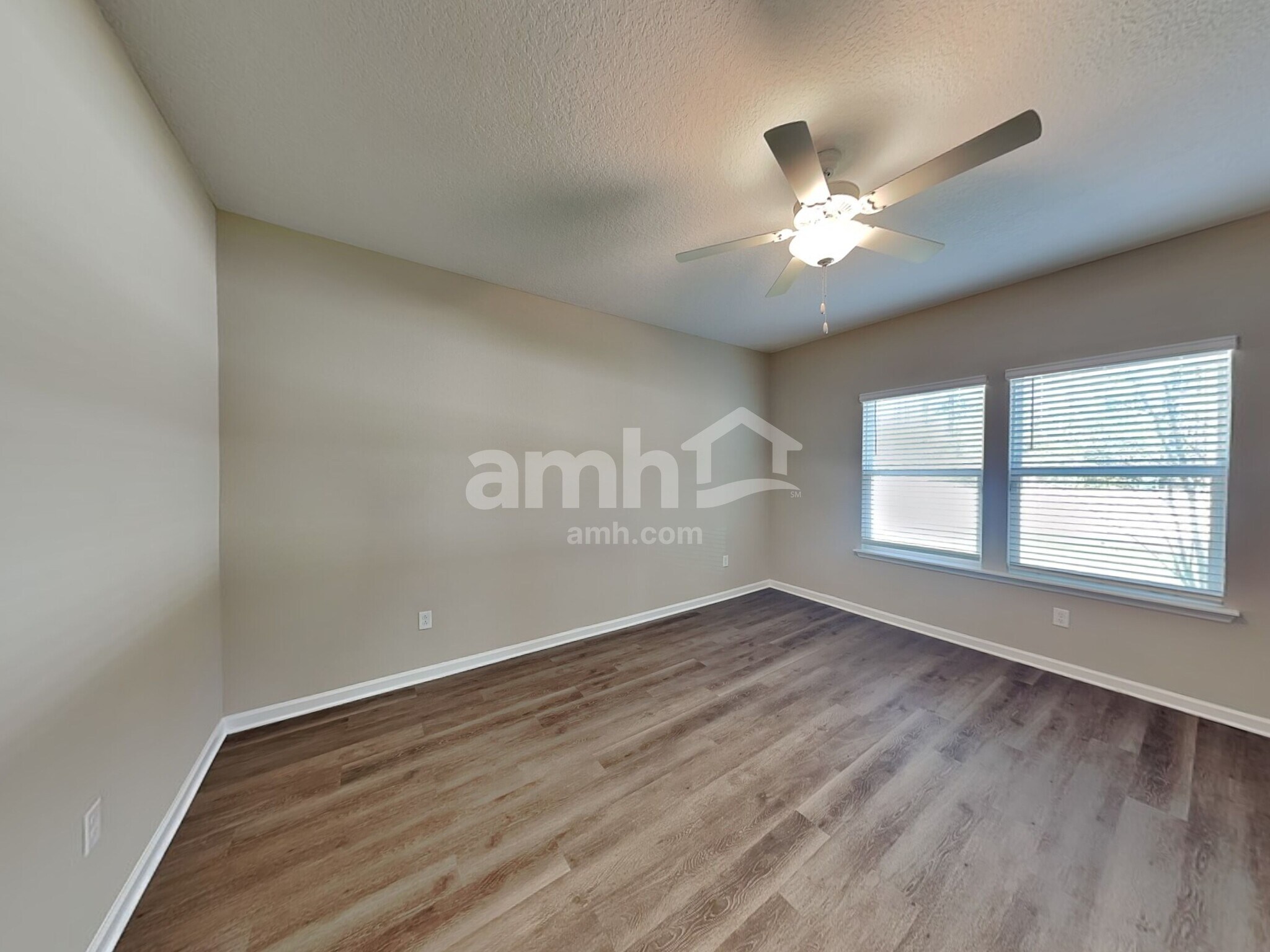 Building Photo - 245 Hemlock Pt