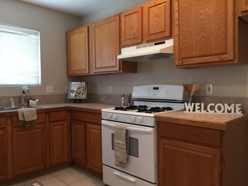 Building Photo - Remodeled 3 bed/2 bath home close to shopping
