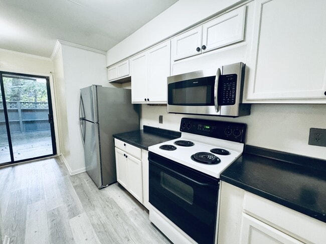 Building Photo - 202 Finley Forest Dr