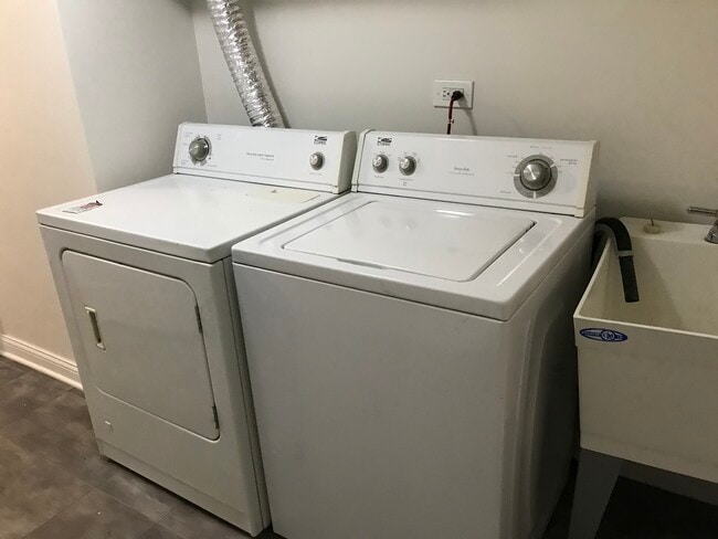 Building Photo - 15817 Orlan Brook Dr