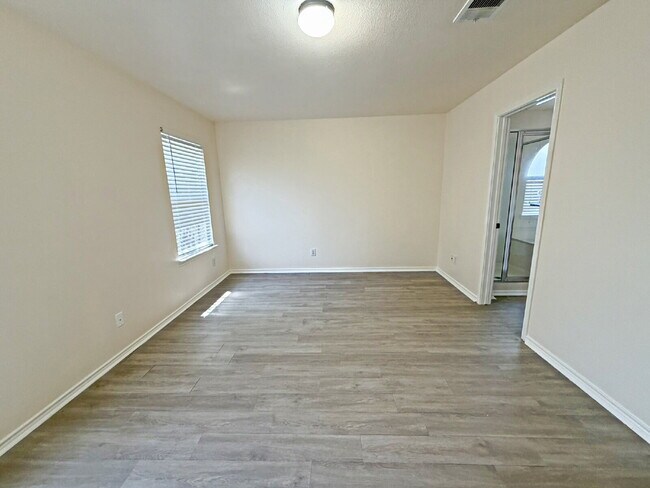 Building Photo - 6914 Dashmoor Creek