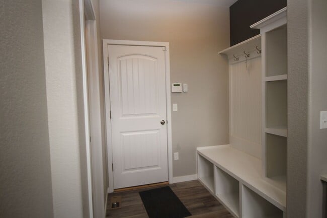 Building Photo - 2322 Pelican Bay Dr