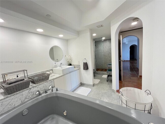 Building Photo - 4000 Island Blvd