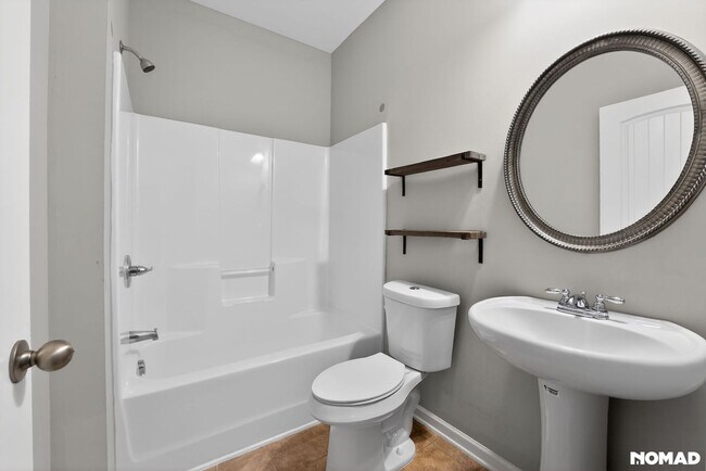 Building Photo - 1154 Paramount Dr