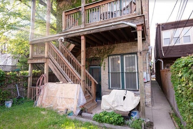 Building Photo - 1911 W Belmont Ave