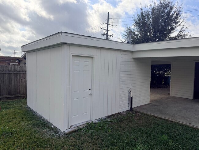 Building Photo - 1117 Evergreen Dr