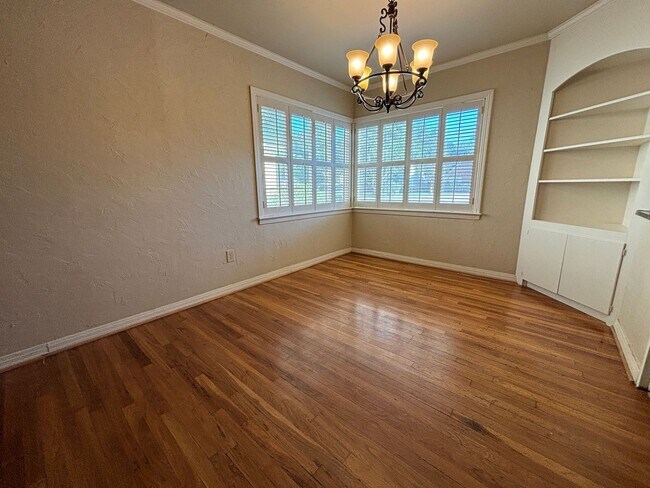 Building Photo - Spacious 3/2 in Tech Terrace w/ option to ...