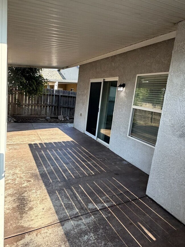 Building Photo - 1339 Vine St