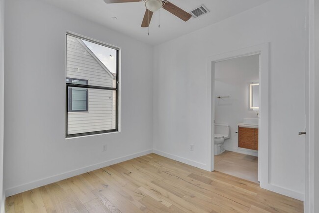 Building Photo - 2711 Kimsey Dr