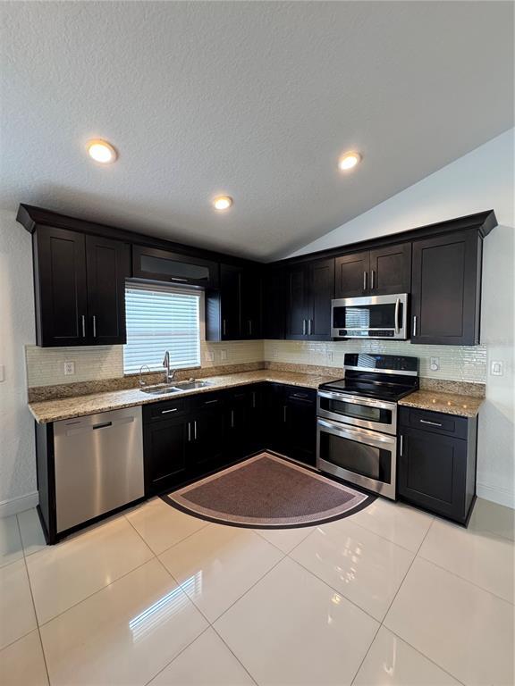 Building Photo - 2823 Maguire Dr