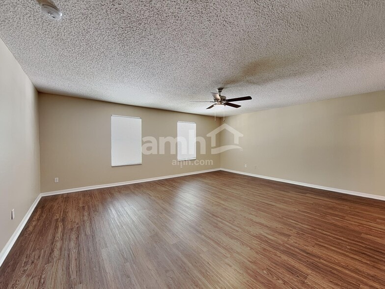 Building Photo - 1888 Vale Dr