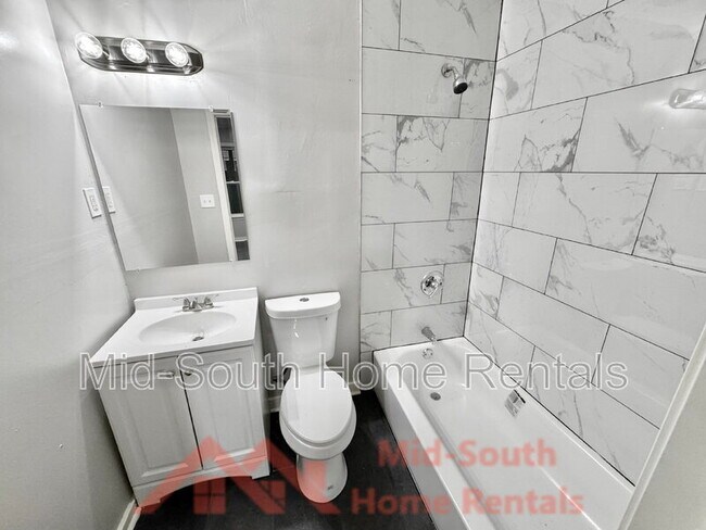 Building Photo - 1811 Castalia St