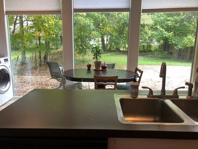 Building Photo - 130 College Ave NE