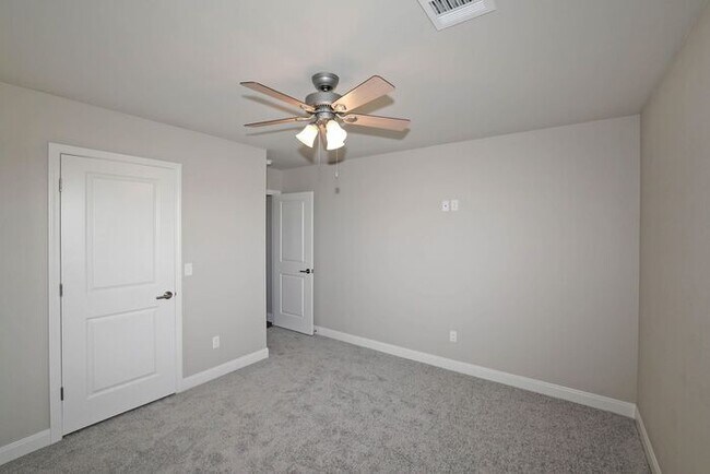 Building Photo - 4707 Carmel Ave