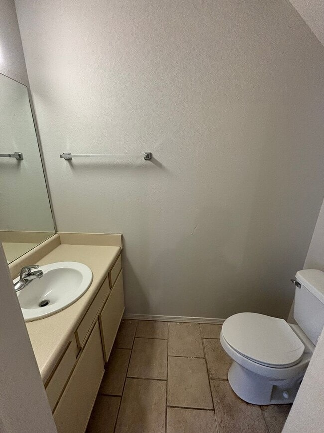 Building Photo - 954-956 N. Daisy Ln.