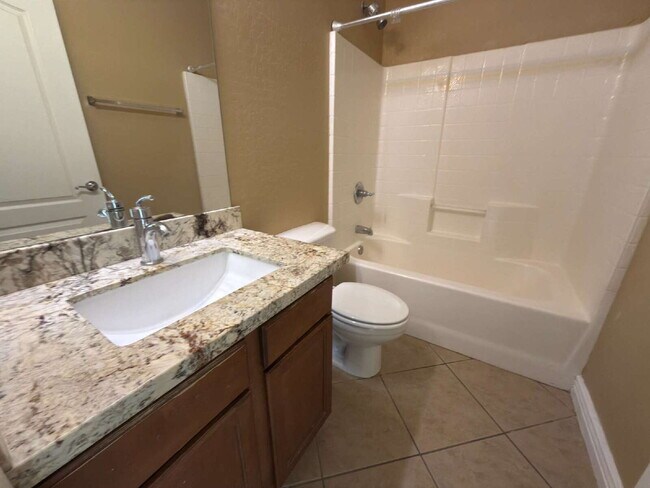 Building Photo - "Charming 3-Bedroom Oasis with 2 Baths and 1,711 Sq Ft of Comfort in Phoenix!"