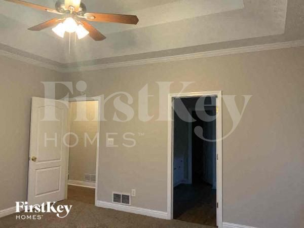 Building Photo - 325 McKenzie Dr